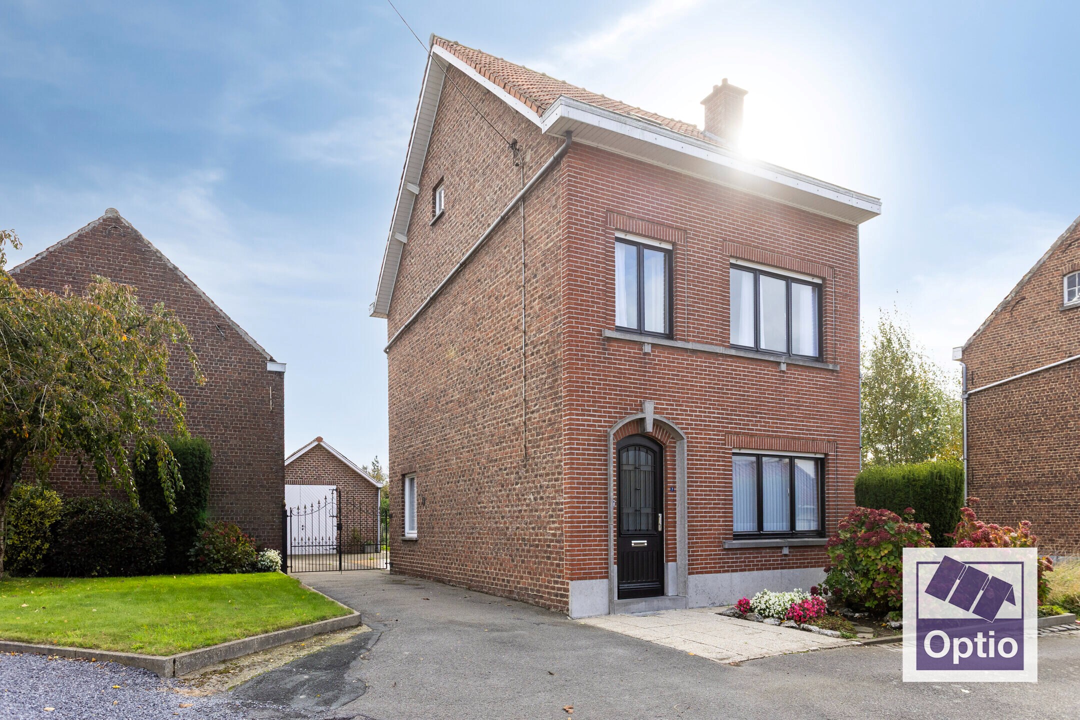 Woning met 5 slaapkamers en grote tuin. 