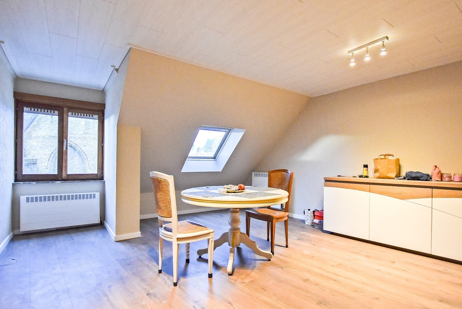 Opbrengsteigendom bestaande uit 3 appartementen op 159m² te centrum Veurne. 