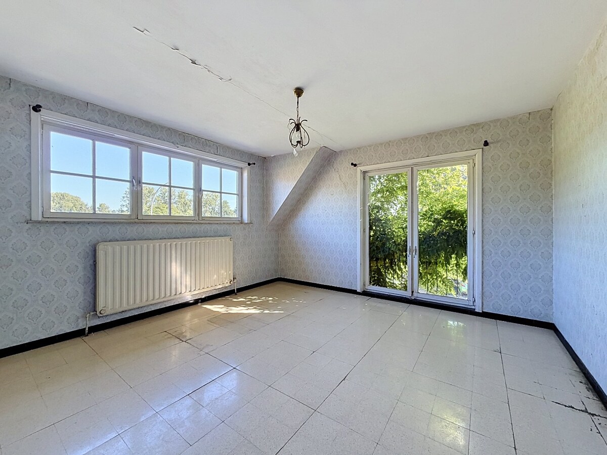 Ruime sixties villa op 3.630m² nabij dorpskern Steenhuize 