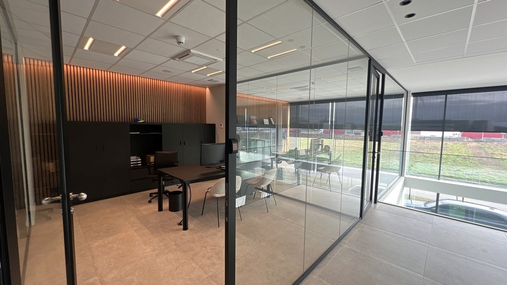 High-end bedrijfsgebouw te huur op bedrijventerrein E17/4 in Lokeren