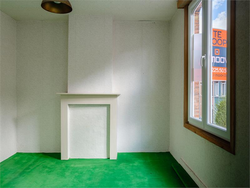 Een buitenkans van een renovatieproject: te renoveren rijwoning in centrum van Eeklo 