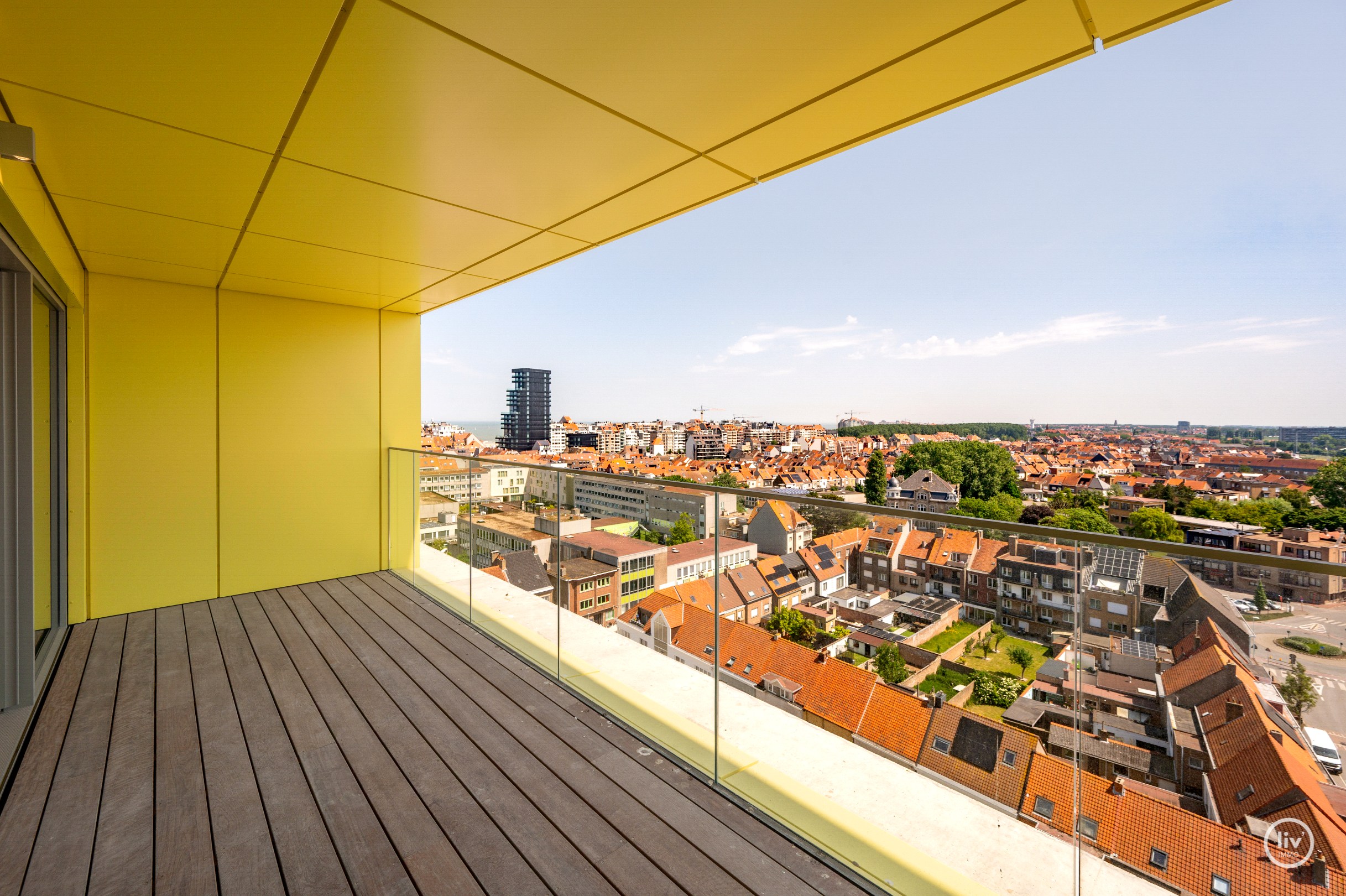 Centraal gelegen 2-kamer appartement te Res. Hoost met ruim terras genietend van zijdelings zeezicht! 