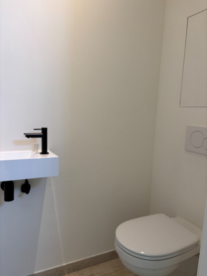Nieuwbouwwoning met West-tuin in het centrum van Schilde 