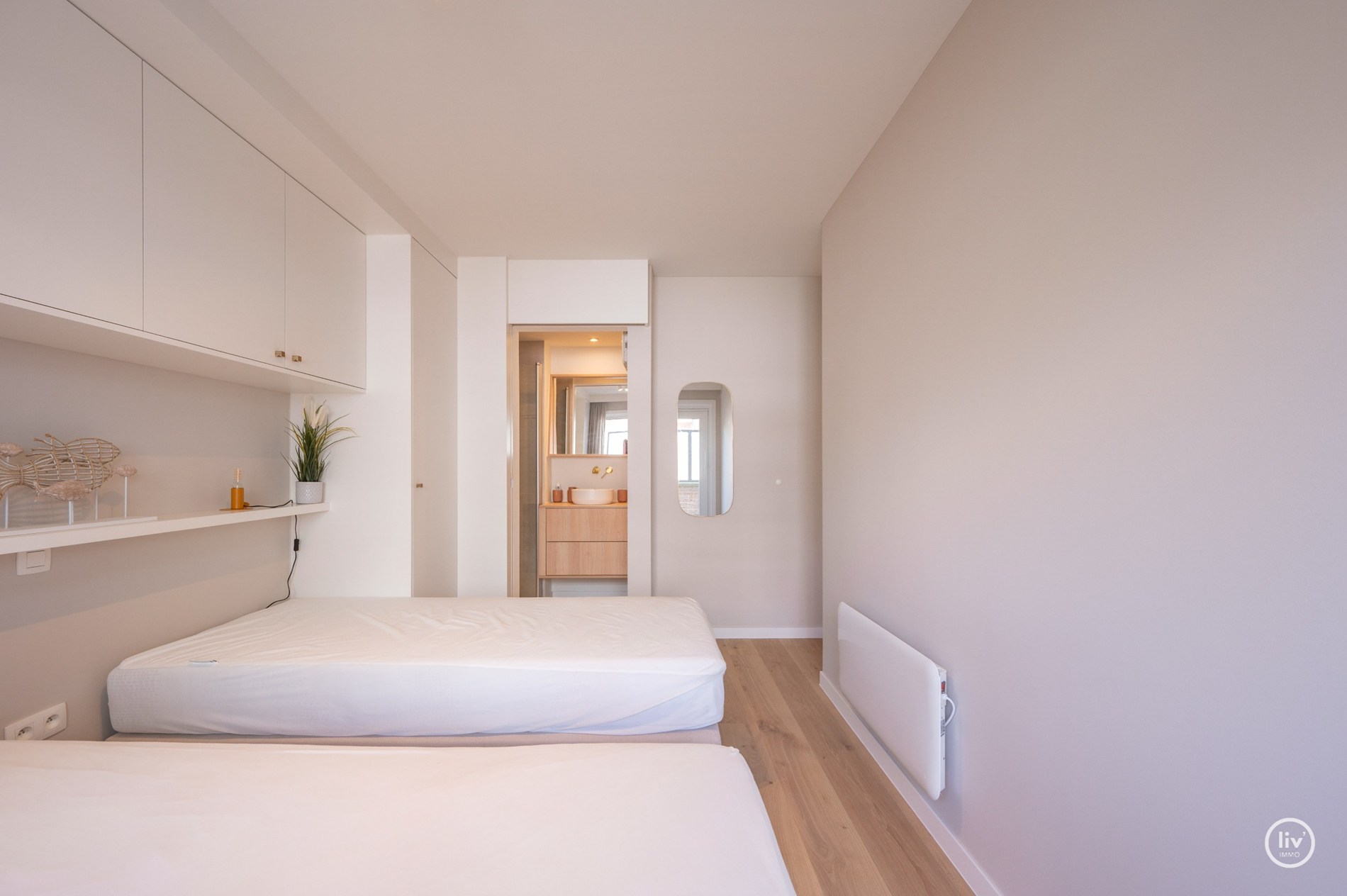 Magnifique appartement rénové de 2 chambres avec de belles vues sur le parc Yzer à Knokke. 