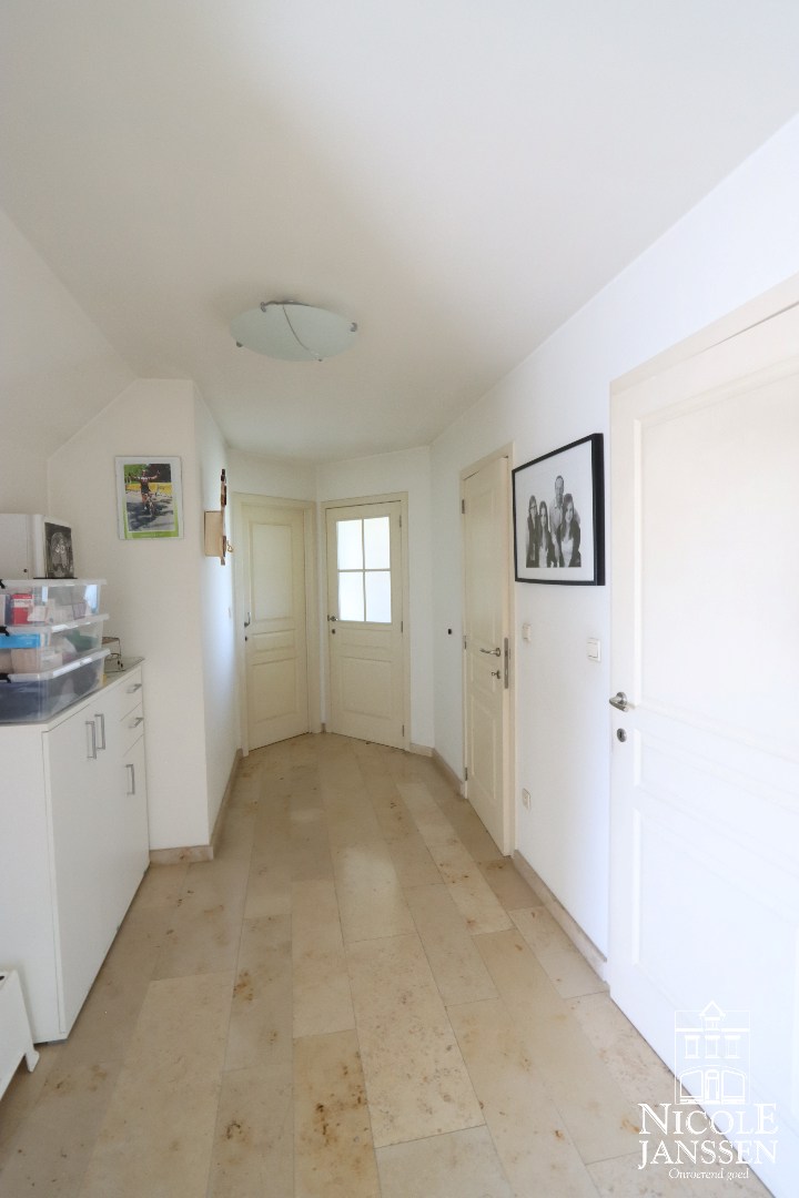 Zeer ruim duplex-appartement 