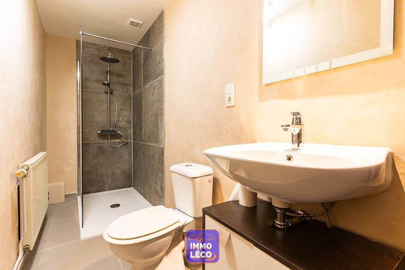 Maison 1 chambre avec jardin, carport et parking, au calme 