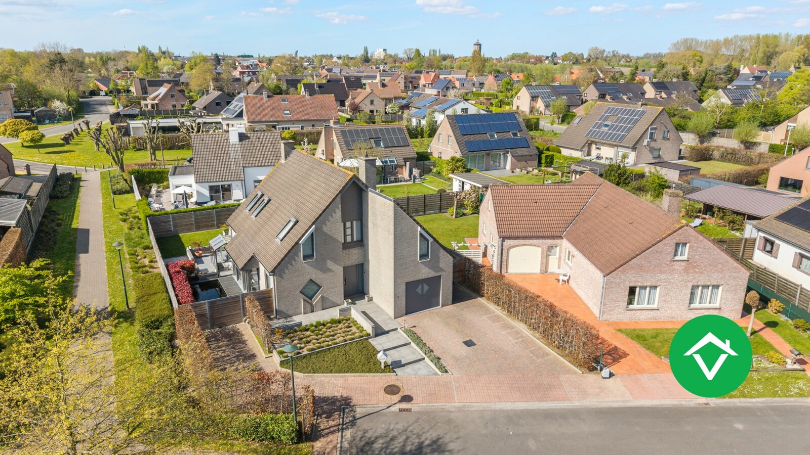 Alleenstaande woning met 5 slaapkamers en garage te Torhout 