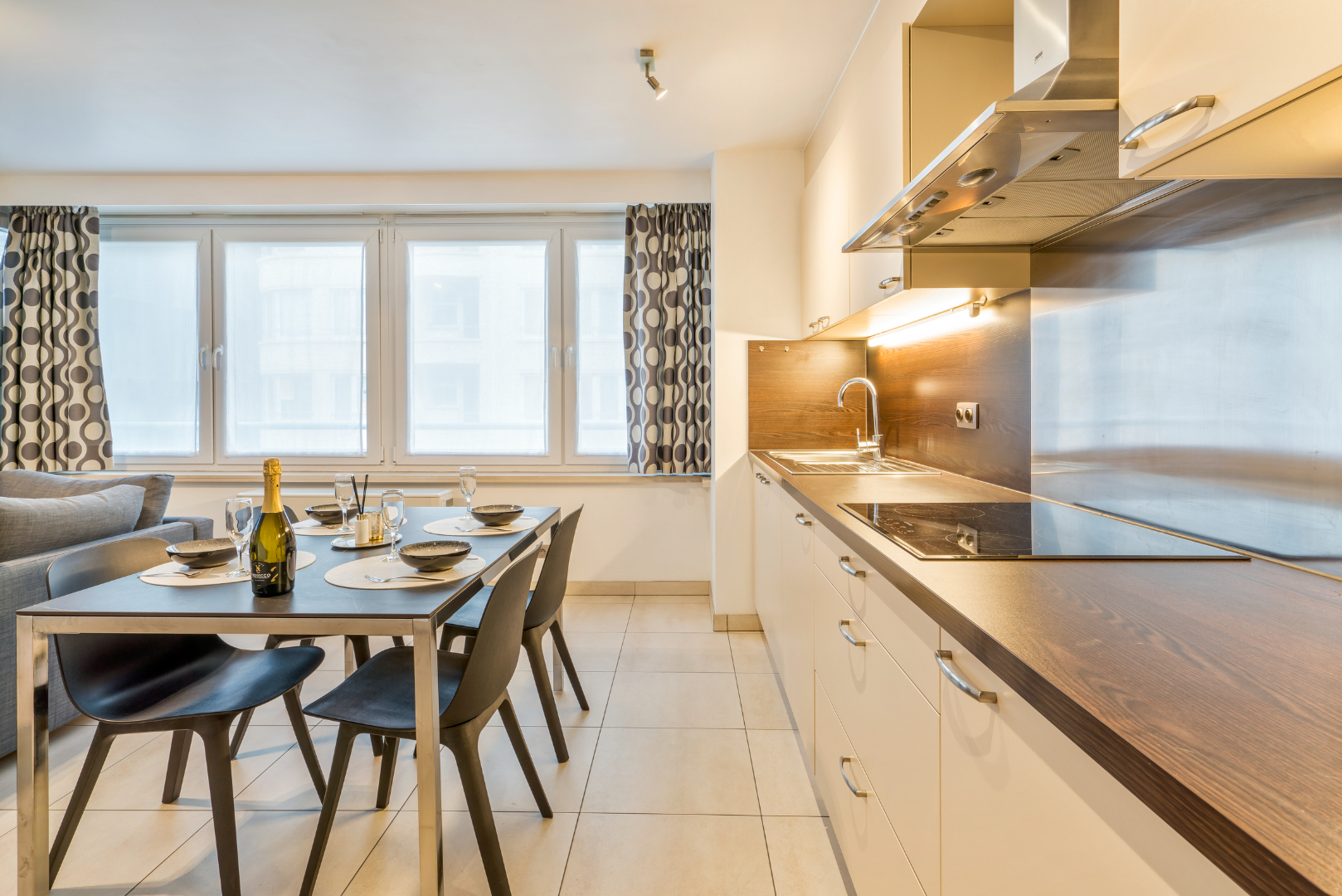 APPARTEMENT DE VACANCES  SITUÉ CENTRE VILLE (LOC. VACANCES) 