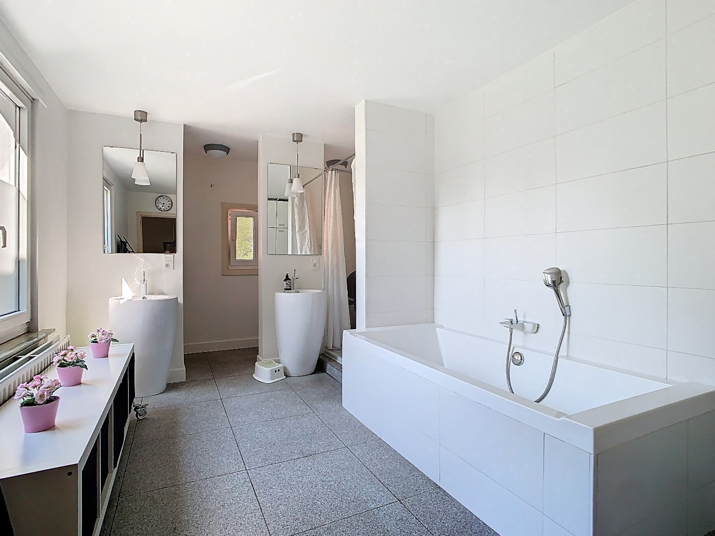 Mooie instapklare herenwoning nabij centrum Brasschaat met 4 slaapkamers 