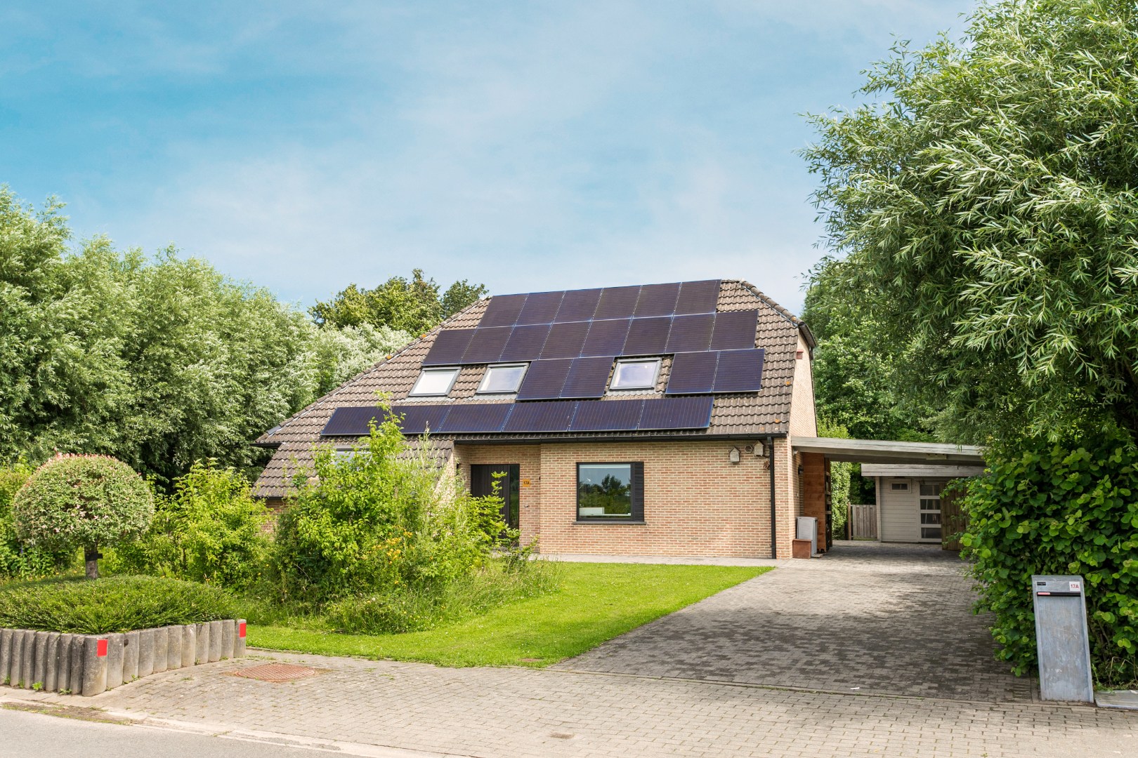 Ruime woning gelegen in een groene omgeving 