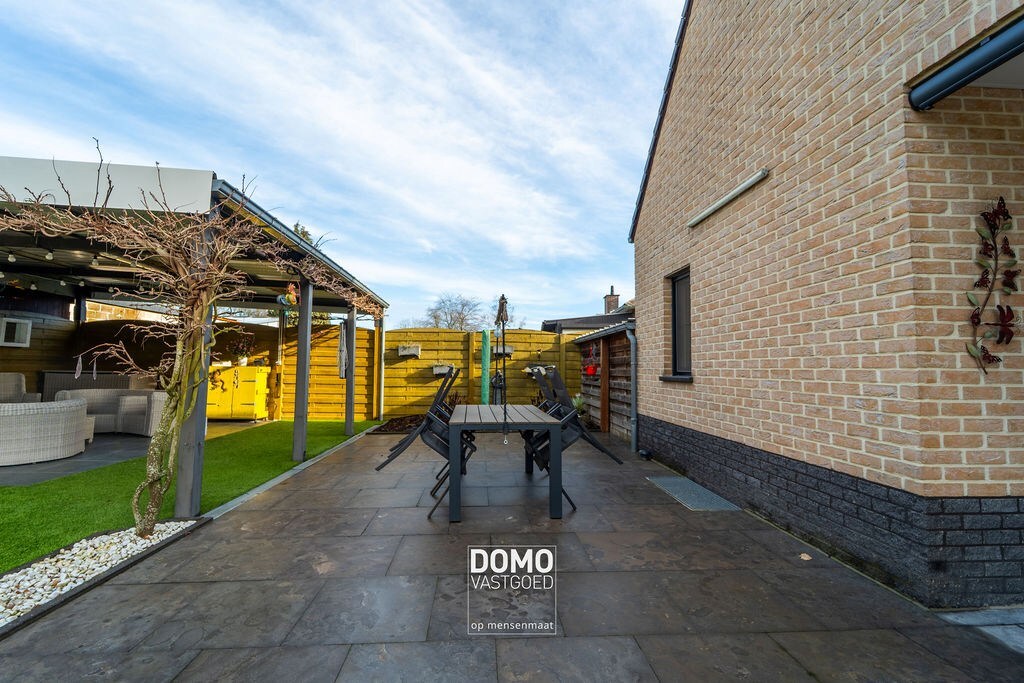 RUIME WONING VAN BOUWJAAR 2008 MET EPC LABEL B, 3 SLAAPKAMERS EN EEN HANGAR TE DIEPENBEEK 