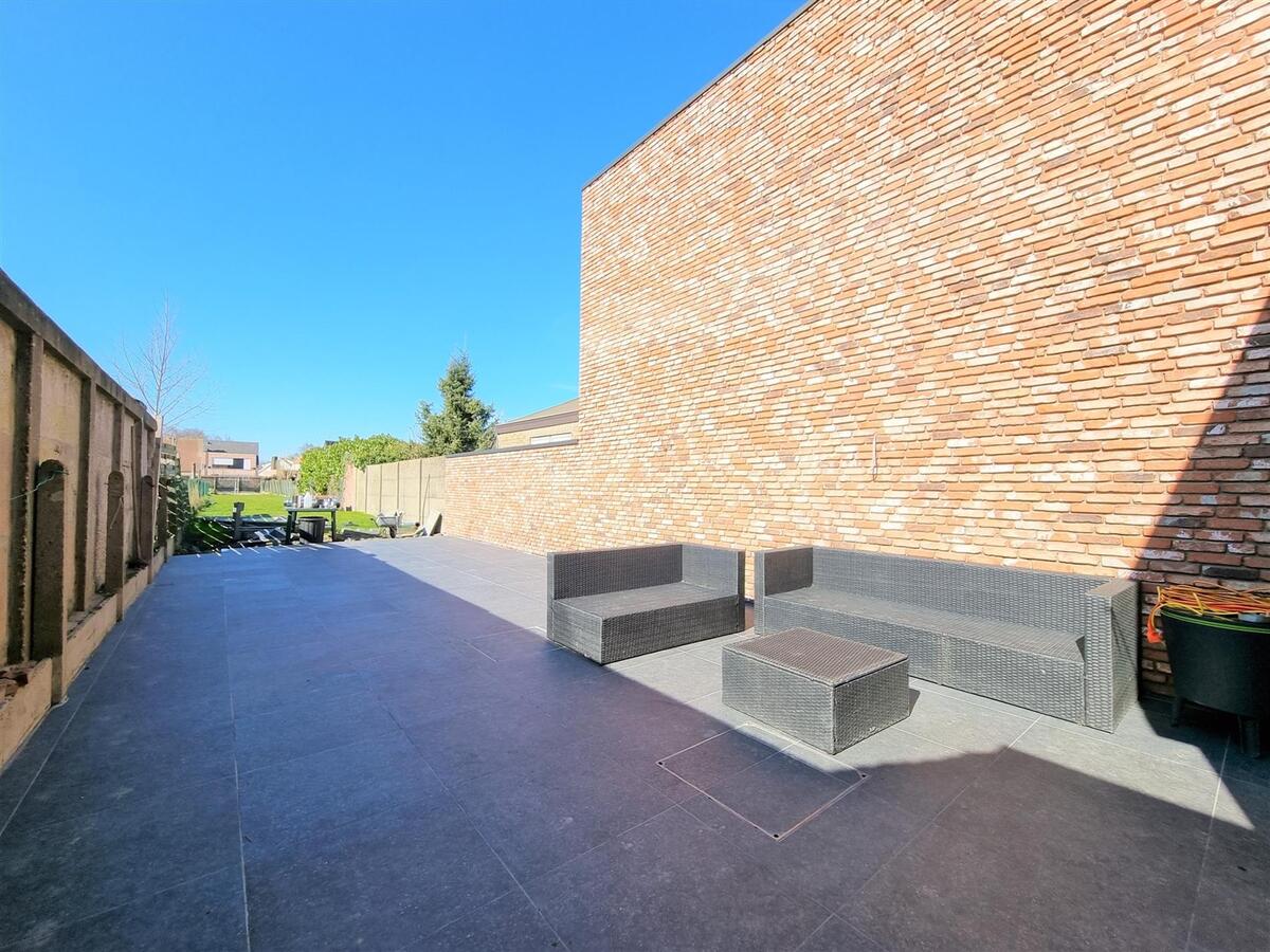 Knap gerenoveerde woning met grote tuin en oprit - Dudzele 