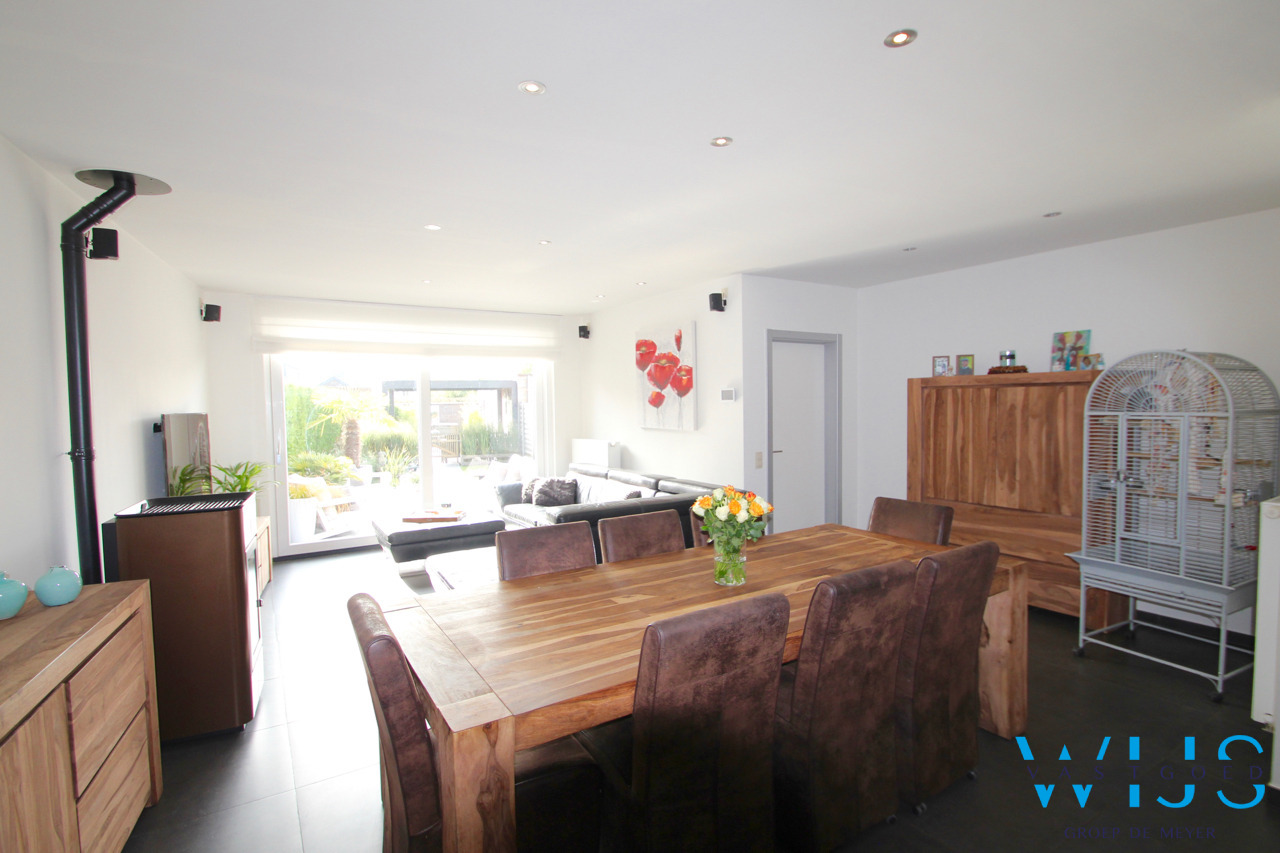 Zeer ruim &amp; recent woonhuis hartje ERTVELDE ! 