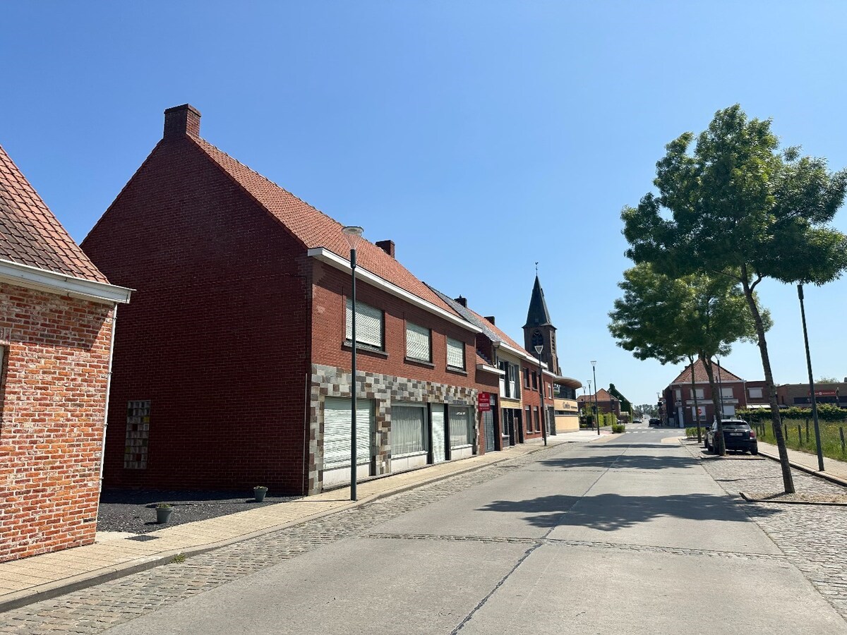 Uiterst ruime woning op groot perceel van 1060m² 