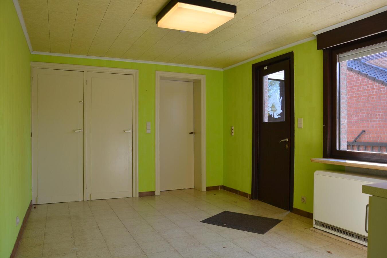 Ruime woning met grote opslagplaats/loods en zonnige tuin 