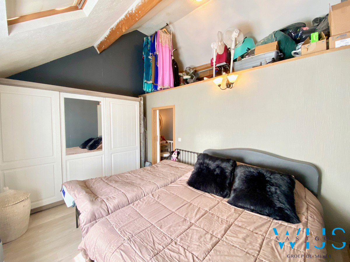 Tof woonhuis op een ideale locatie in OOSTEEKLO ! 