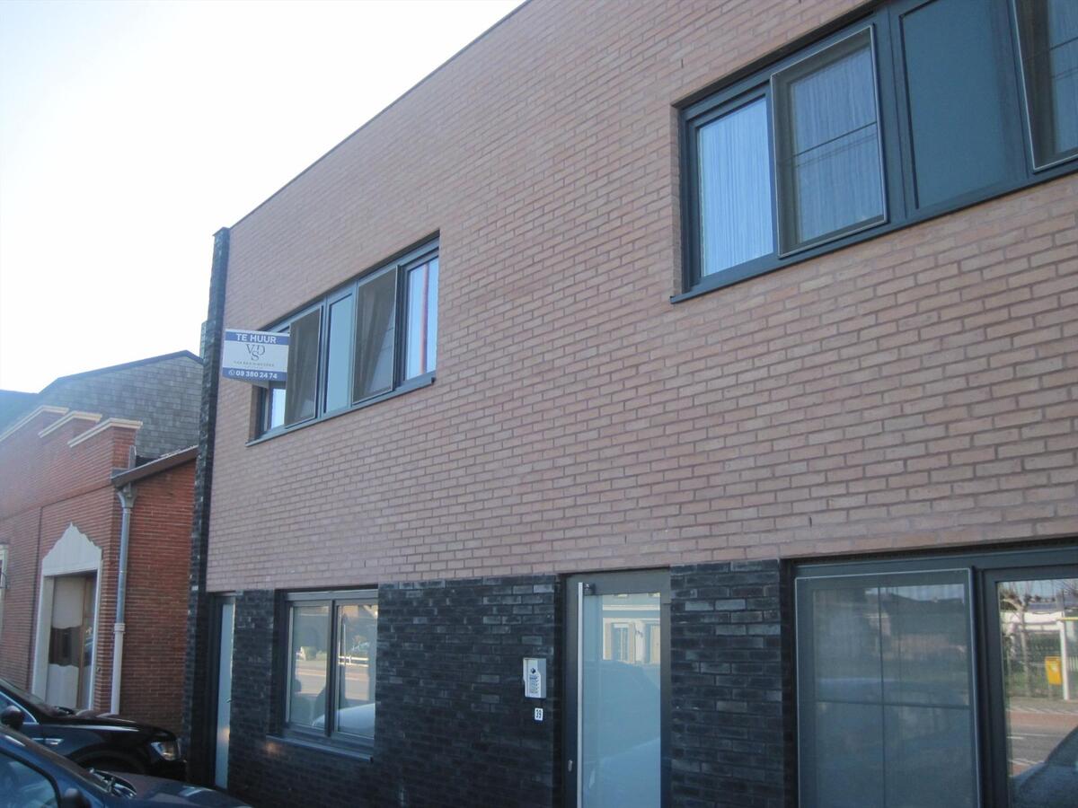 Ruim 2-slp-appartement met groot zonneterras én garage. Geen vaste kosten ! 