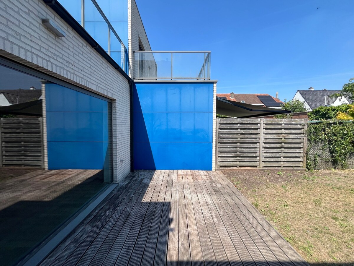 Centrumwoning met tuin, terras én ondergrondse parkeerplaats. 