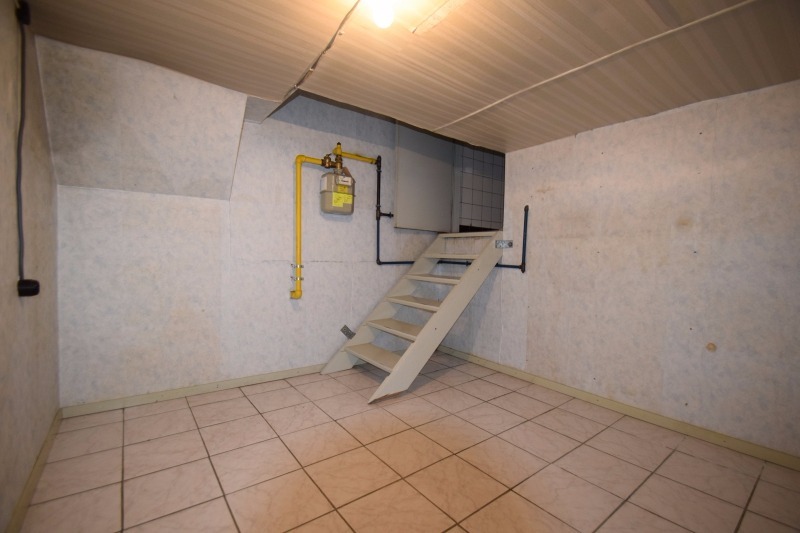 Grondig op te knappen woning met tuin, op toffe ligging. 