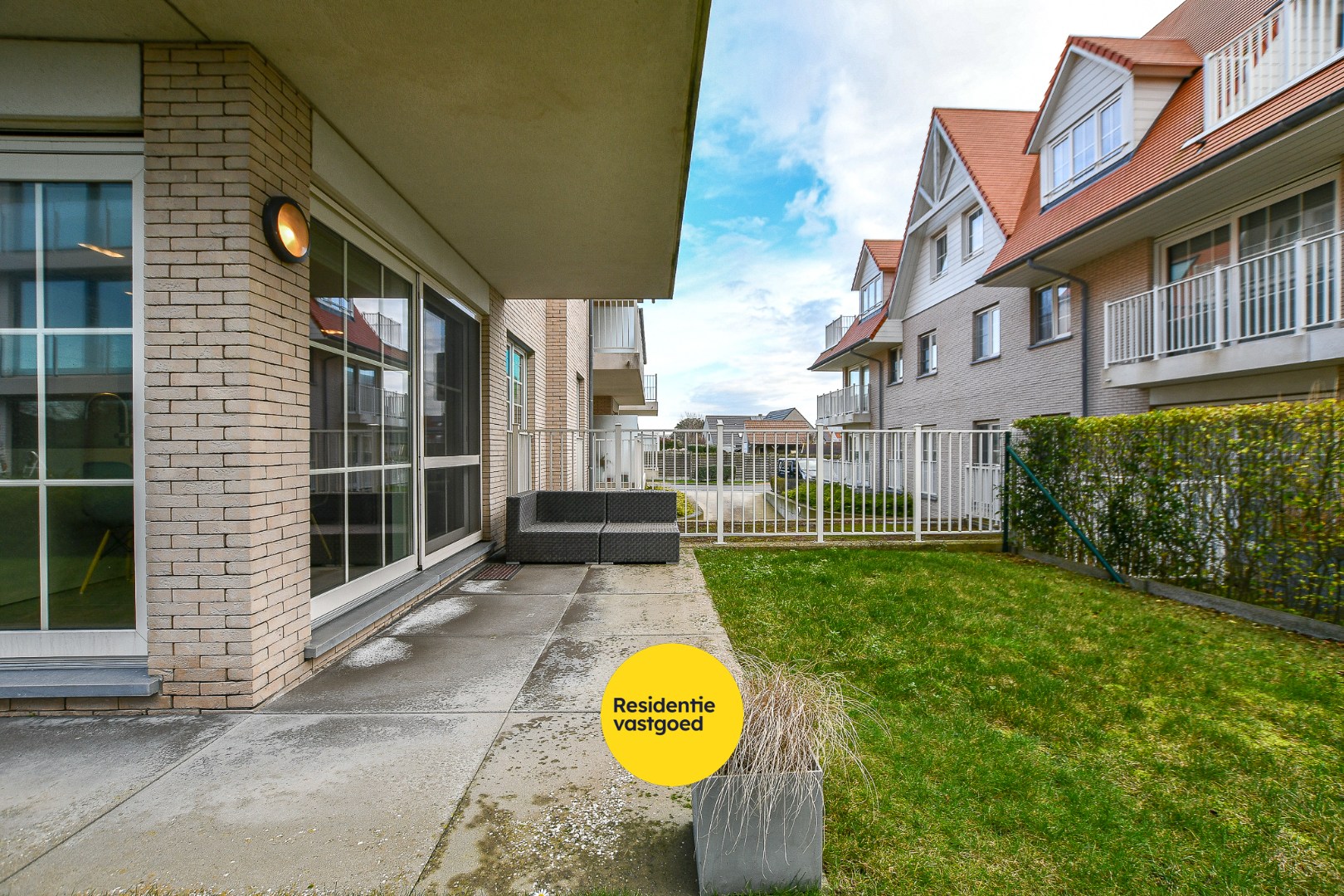 Gelijkvloers 2-slaapkamerappartement met tuin op toplocatie vlakbij de zee! 