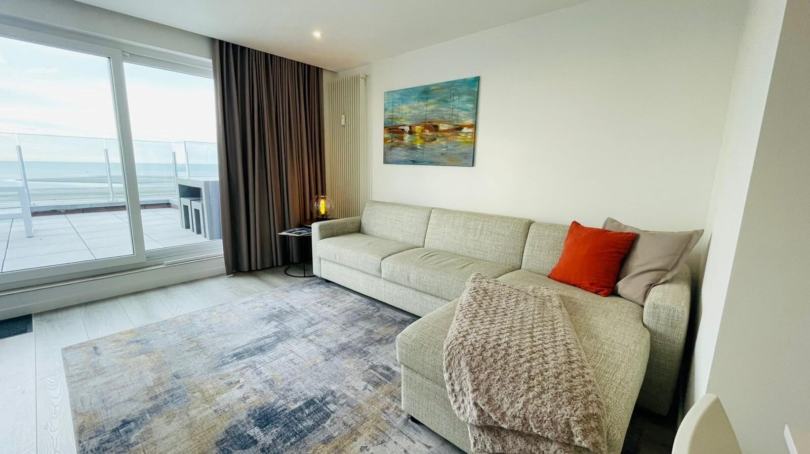 Exclusief hoekpenthouse met uitzonderlijk zeezicht en riant zonneterras in Heist. 