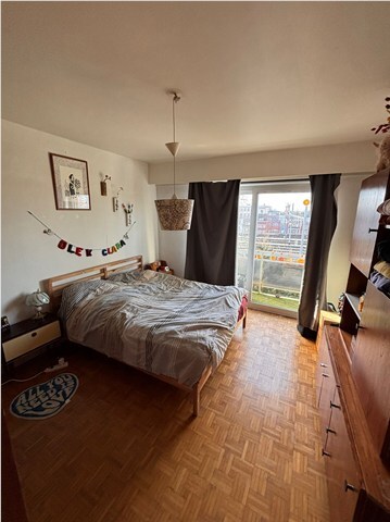 Ruim appartement (4°V) nabij St-Pieters-station 