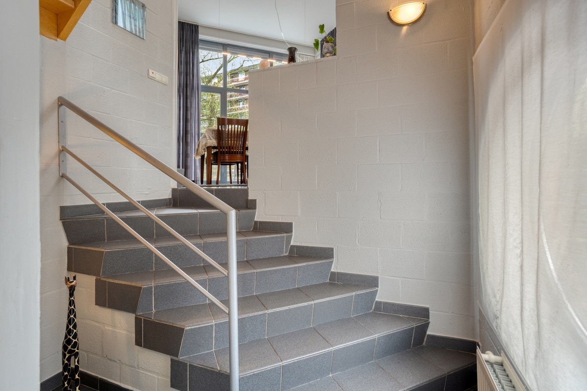 Instapklare halfopen bebouwing met 3 slaapkamers, tuin, terras en 2 carports in Kessel-Lo! – EPC 166 kWh/m² - bewoonbare opp. 146 m² 