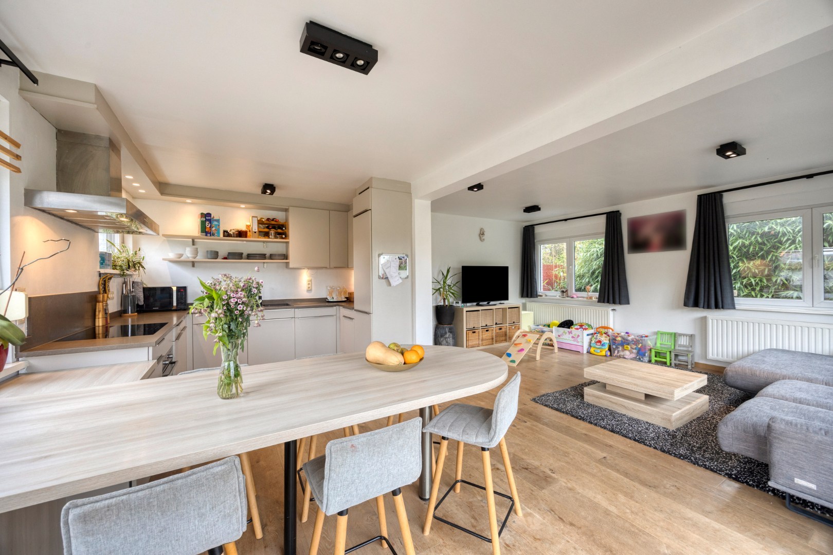 Open bebouwing met 4 slaapkamers, bureau, garage en prachtige tuin in Boutersem – EPC 158 kWh/m² - bewoonbare opp. 282 m² 