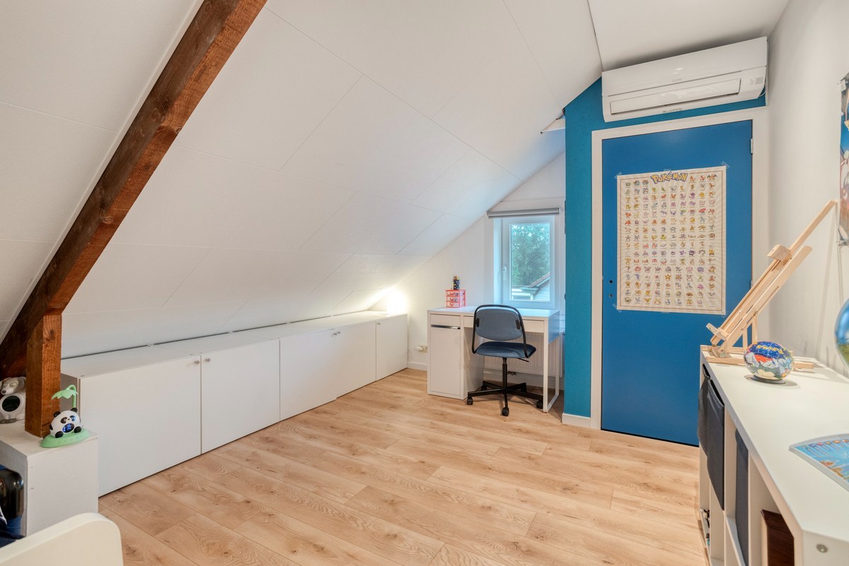 Charmante energiezuinige halfopen bebouwing met 4 slaapkamers, bureau en tuin in centrum Brasschaat 
