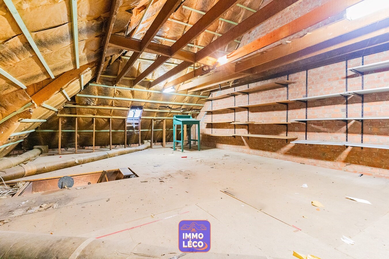 3 façades dans un clos résidentiel avec garage, parking et jardin ! 