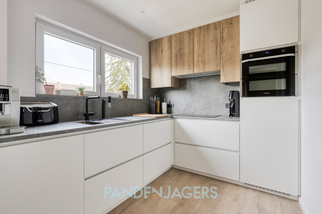 Stijlvol gerenoveerde woning in rustige buurt van Kontich-Kazerne 