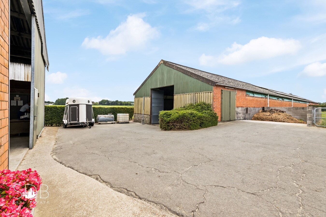 Hedendaagse woning inclusief paardenaccommodatie en graslanden op 4,22ha 