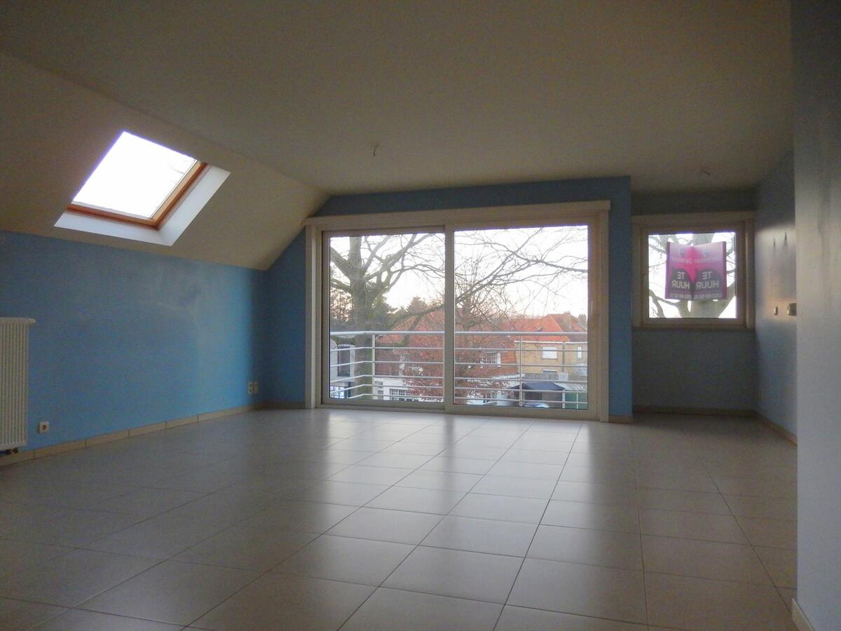 Gezellig en lichtrijk 2 slaapkamerappartement met garage 