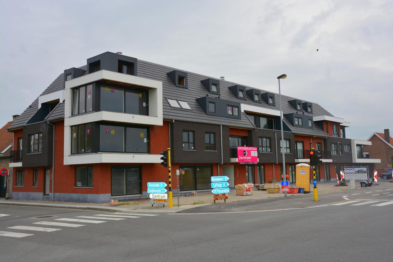 Nieuwbouwproject met zicht op water 