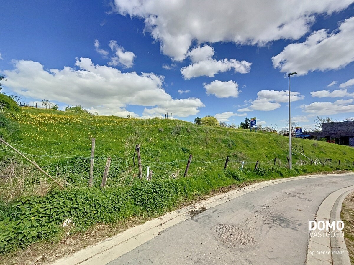 RUSTIG GELEGEN BOUWGROND VAN 10 ARE VOOR OPEN BEBOUWING TE SINT-TRUIDEN (GROOT-GELMEN) 