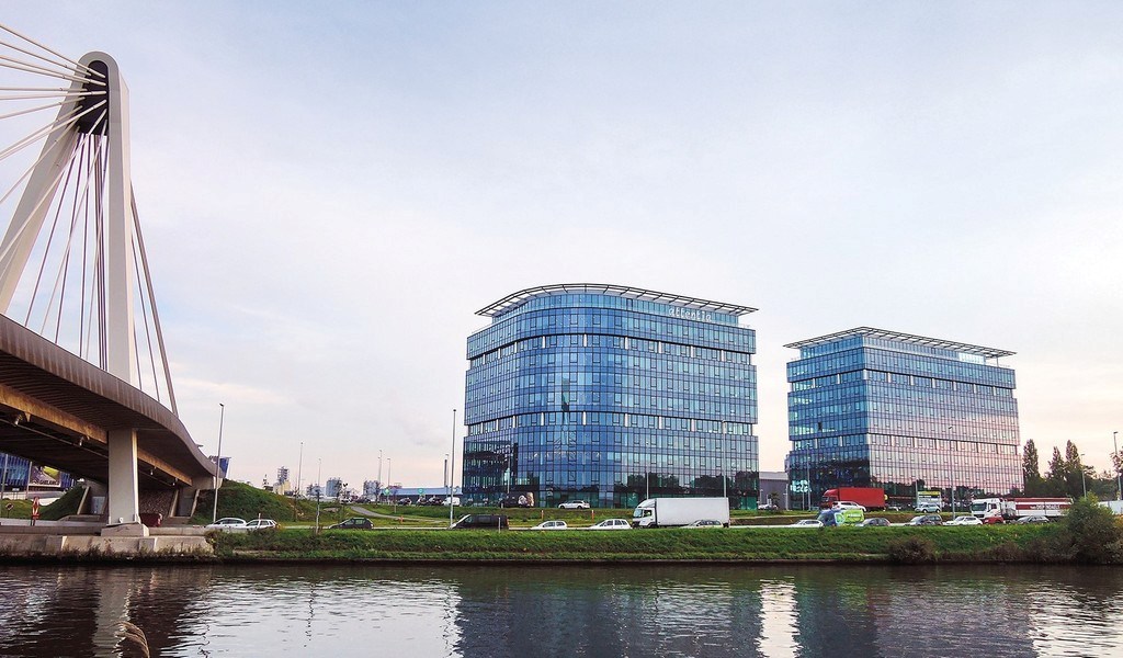 Instapklaar kantoorgelijkvloers te huur in Blue Towers in Gent