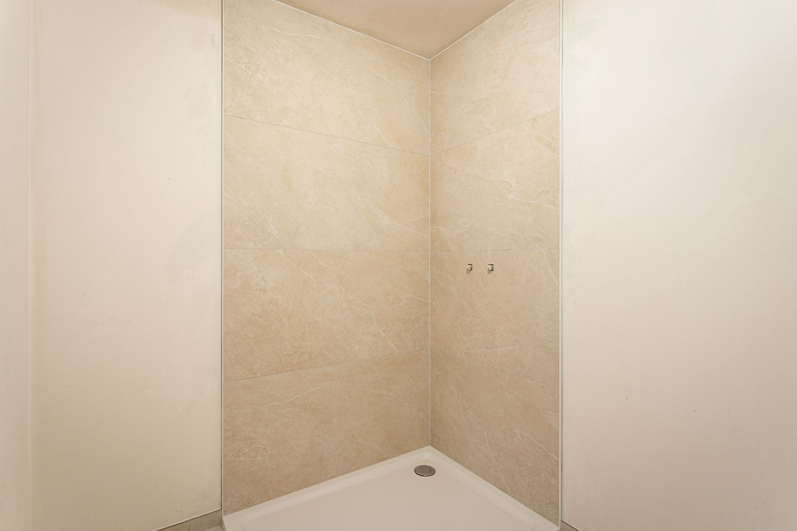 Duplex 3 slpk, terras en 2 autostaanplaatsen 