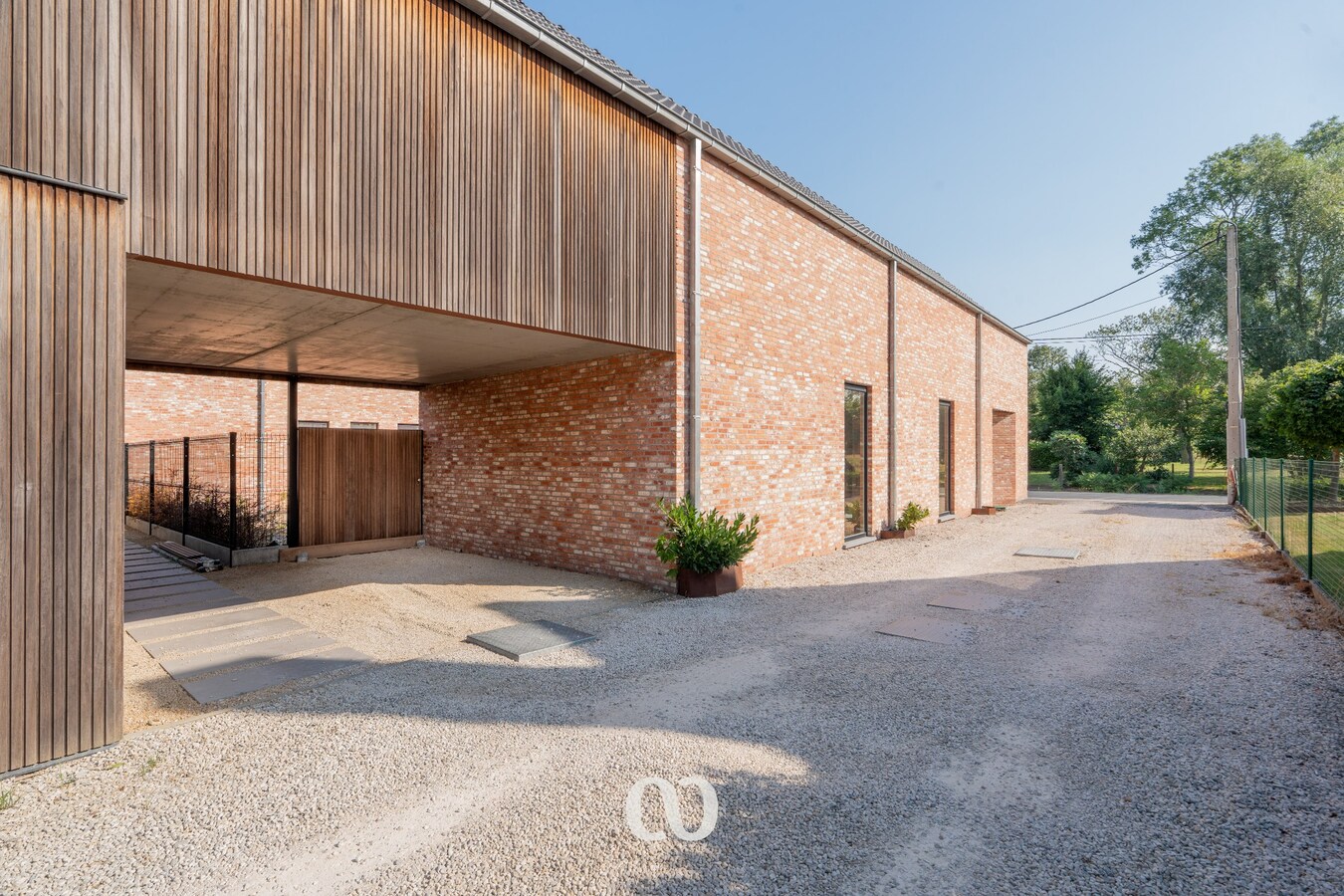 Ruime casco woning met tal van mogelijkheden! 