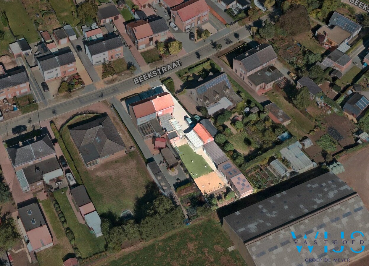 Volwaardig woonhuis met bijgebouwen te Wippelgem ! 