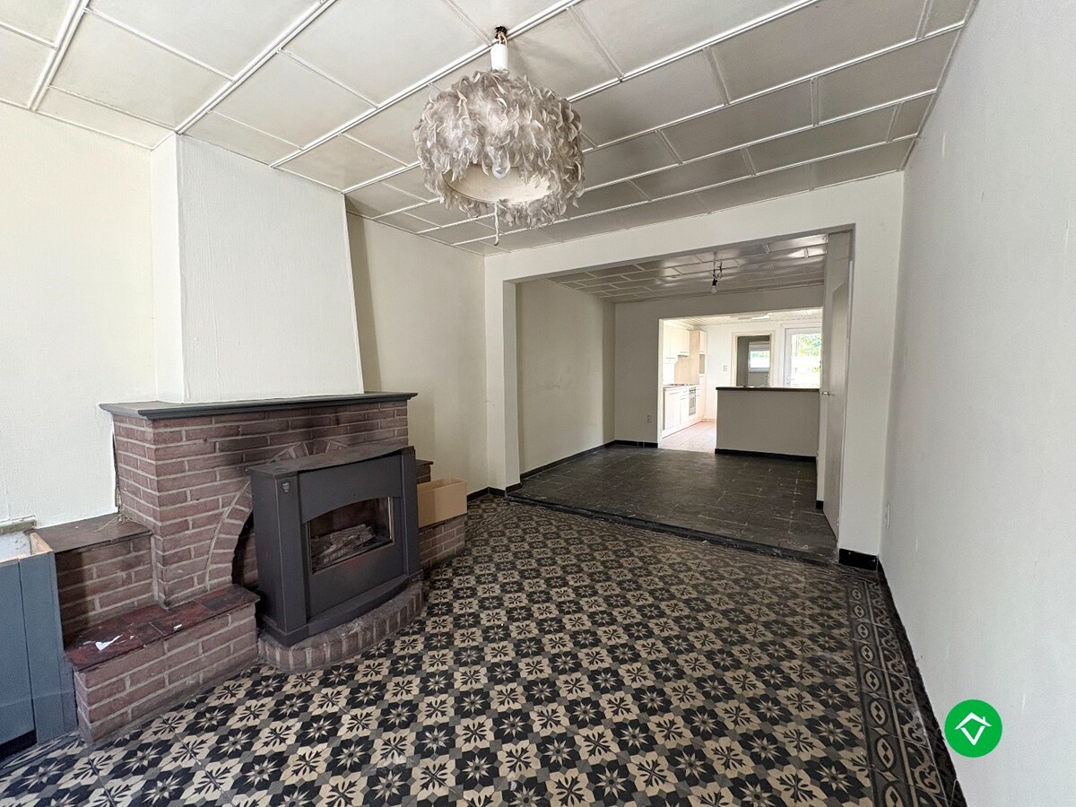 Unieke ruime eigendom op 1169 m² grond met voormalige handelsruimte in centrum Koekelare 