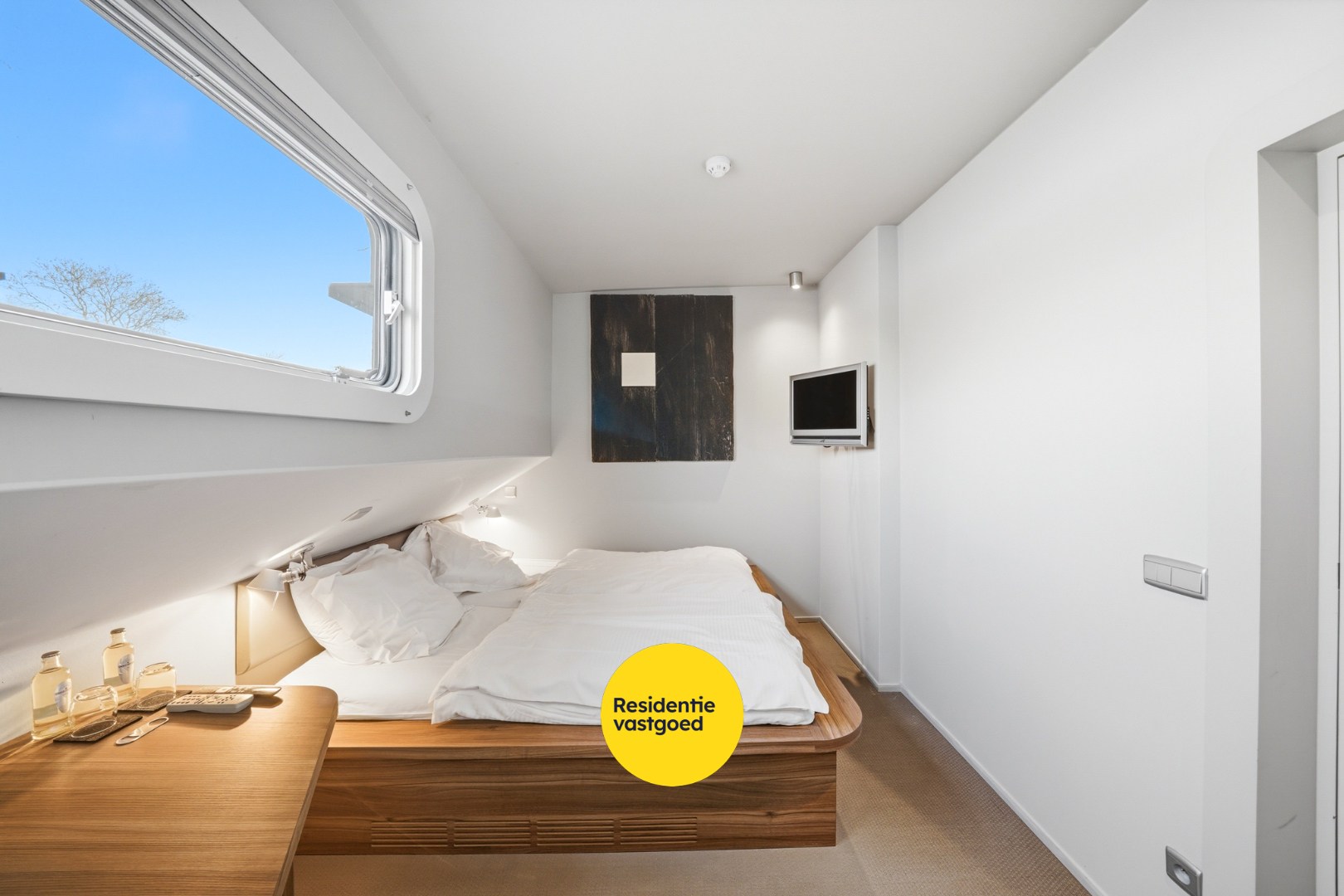 Unieke woonboot met B&amp;B en vergunde ligplaats in Plassendale 