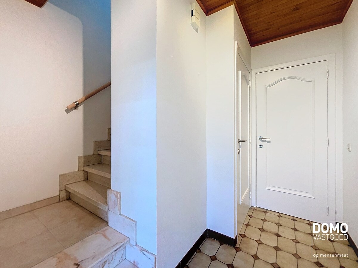 GERENOVEERDE WONING MET 3 SLAAPKAMERS, GARAGE EN TUIN TE KURINGEN 