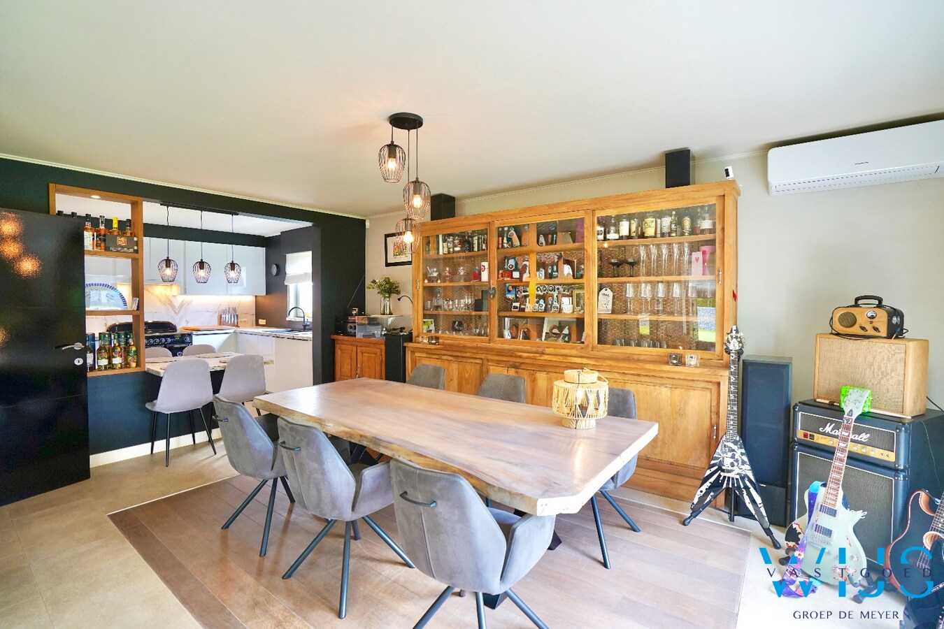 Instapklare bungalow met 5 slaapkamers, zonnepanelen en EPC label  A ! 