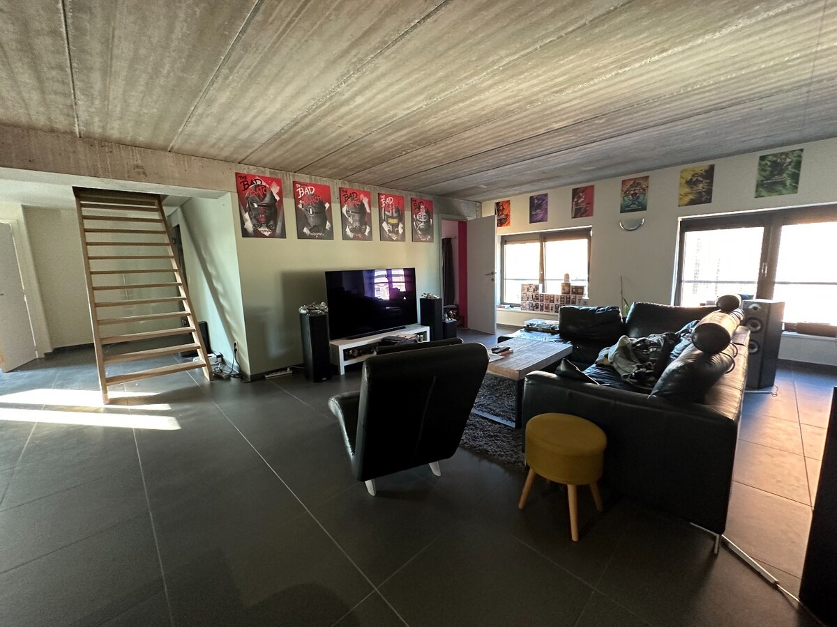 Rustig gelegen, ruim duplex-appartement op een boogscheut van het station. 