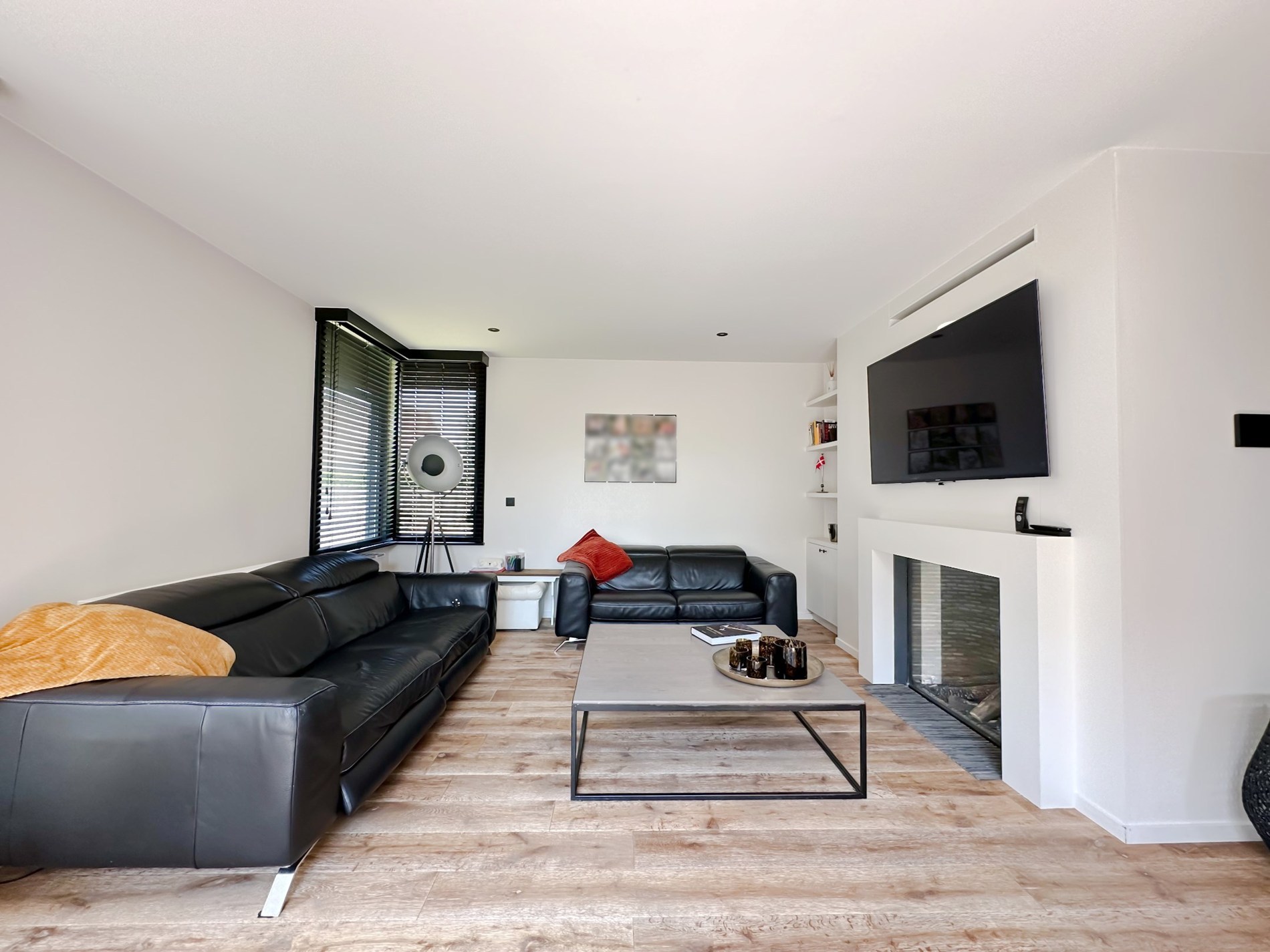 OPENDEURDAG Zaterdag 21/02 - 11u-13u (Hazelaarsdreef 7): Gezellig gerenoveerde alleenstaande villa met 3 slaapkamers en een prachtige tuin centraal gelegen in een doodlopende villawijk in Knokke. 