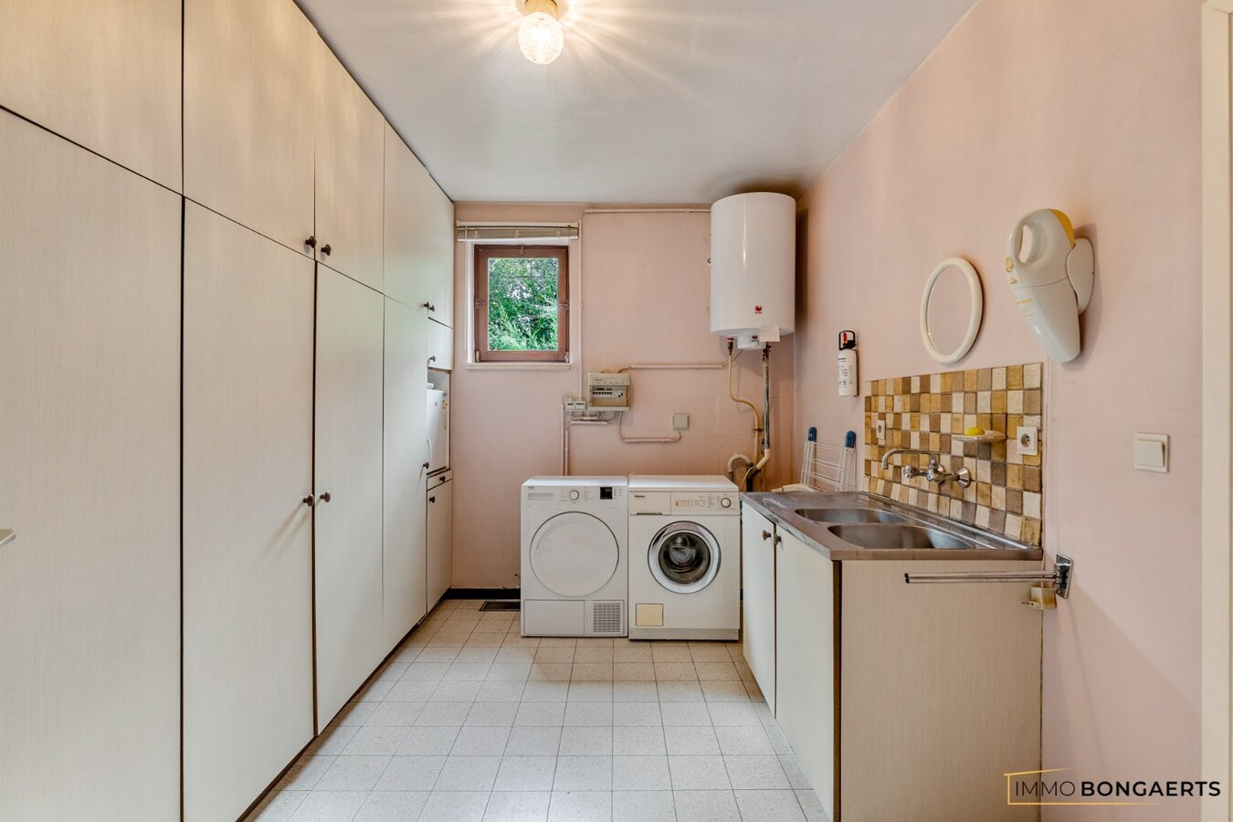 Prachtige villa met praktijkruimte en royale tuin in Houthalen-Oost 