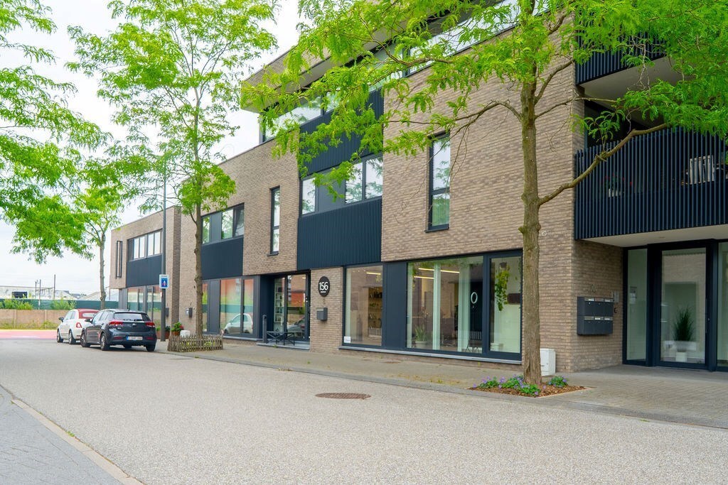 UITSTEKENDE OPBRENGSTENEIGENDOM - MODERNE COMMERCIËLE HANDELSRUIMTE MET BERGING OP TOPLOCATIE NABIJ HASSELT CENTRUM VANAF 295.000 EURO 