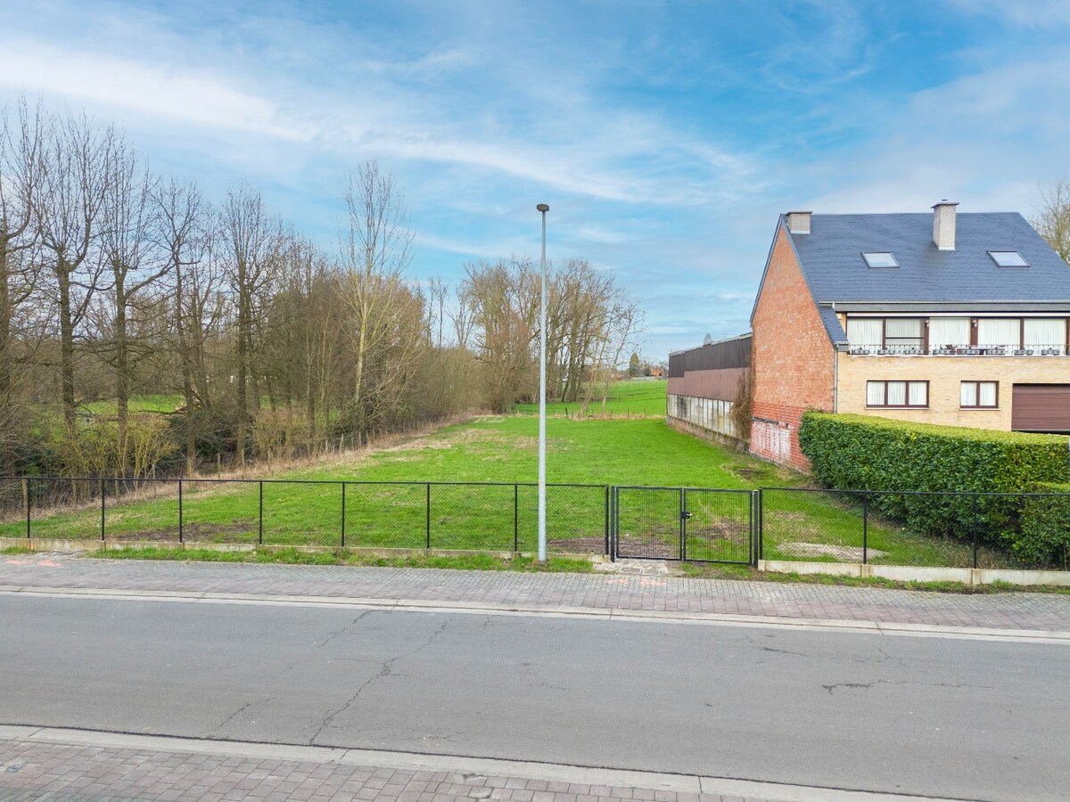 Gunstig gelegen bouwgrond voor HOB te Erondegem 