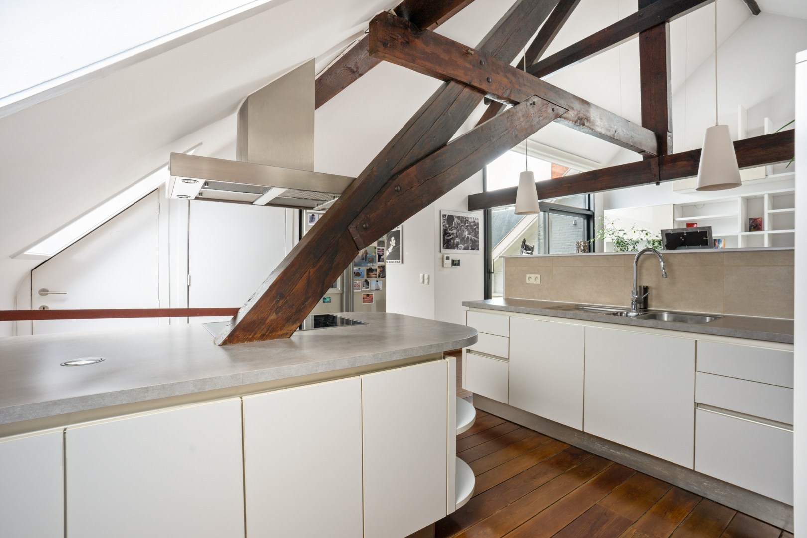 Bijzonder ruim duplexappartement met dakterras in hartje Gent 