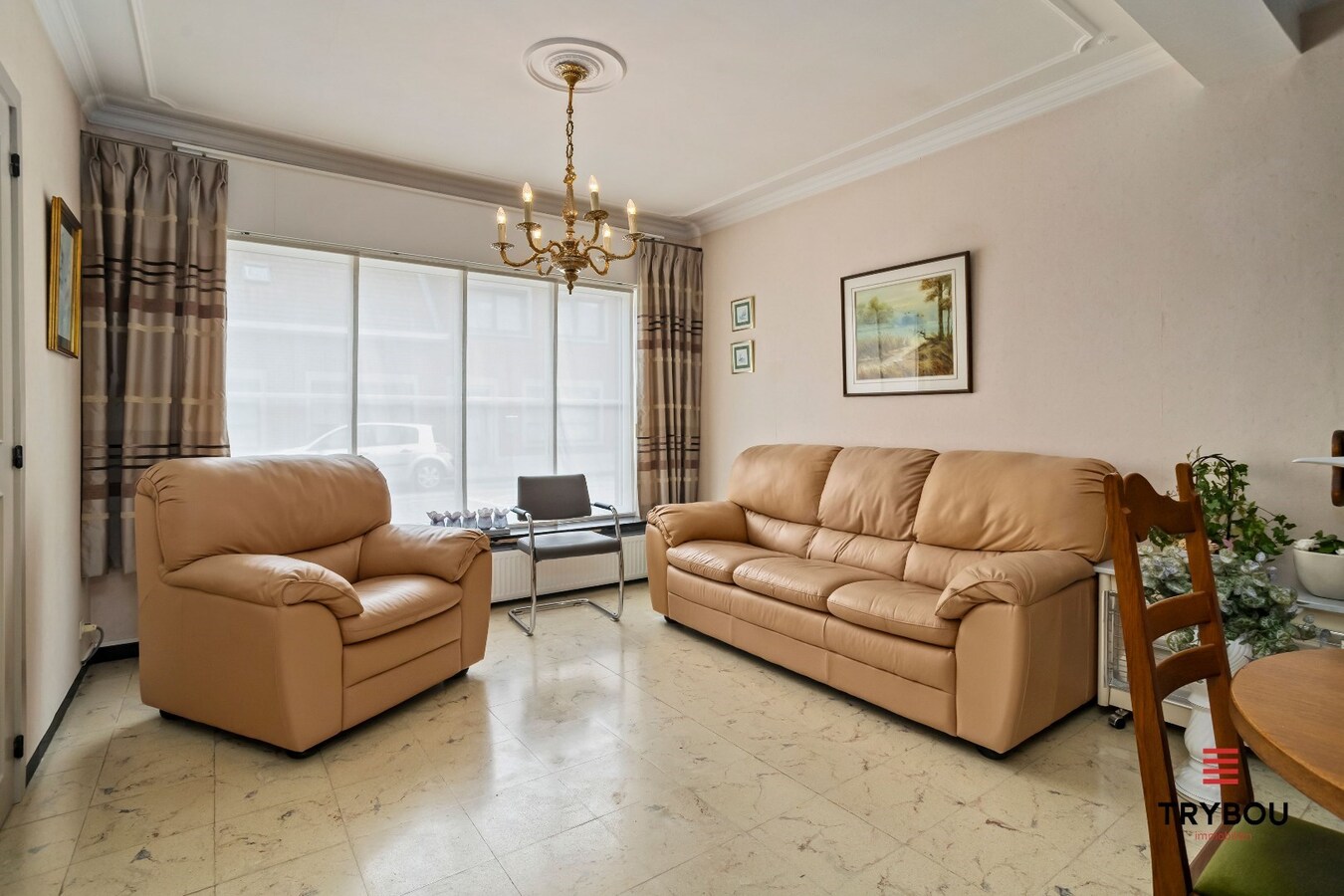 Ruime halfopen woning met 4 slaapkamers en garage 